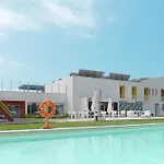 Ride Surf & Peniche 게스트하우스 4*