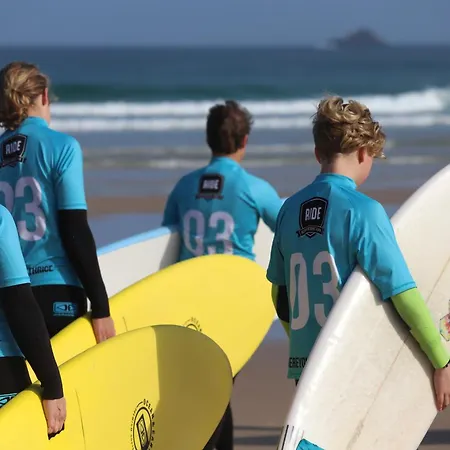 Konukevi Ride Surf & Peniche Ferrel (Leiria)